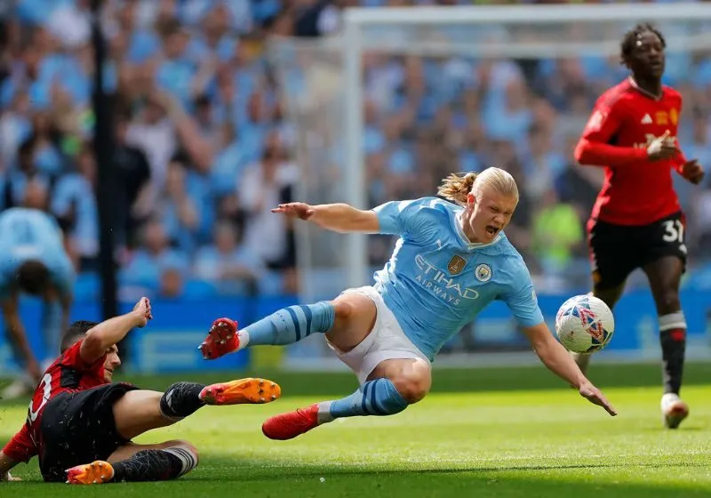 Erling Haaland suýt gia nhập Bayern